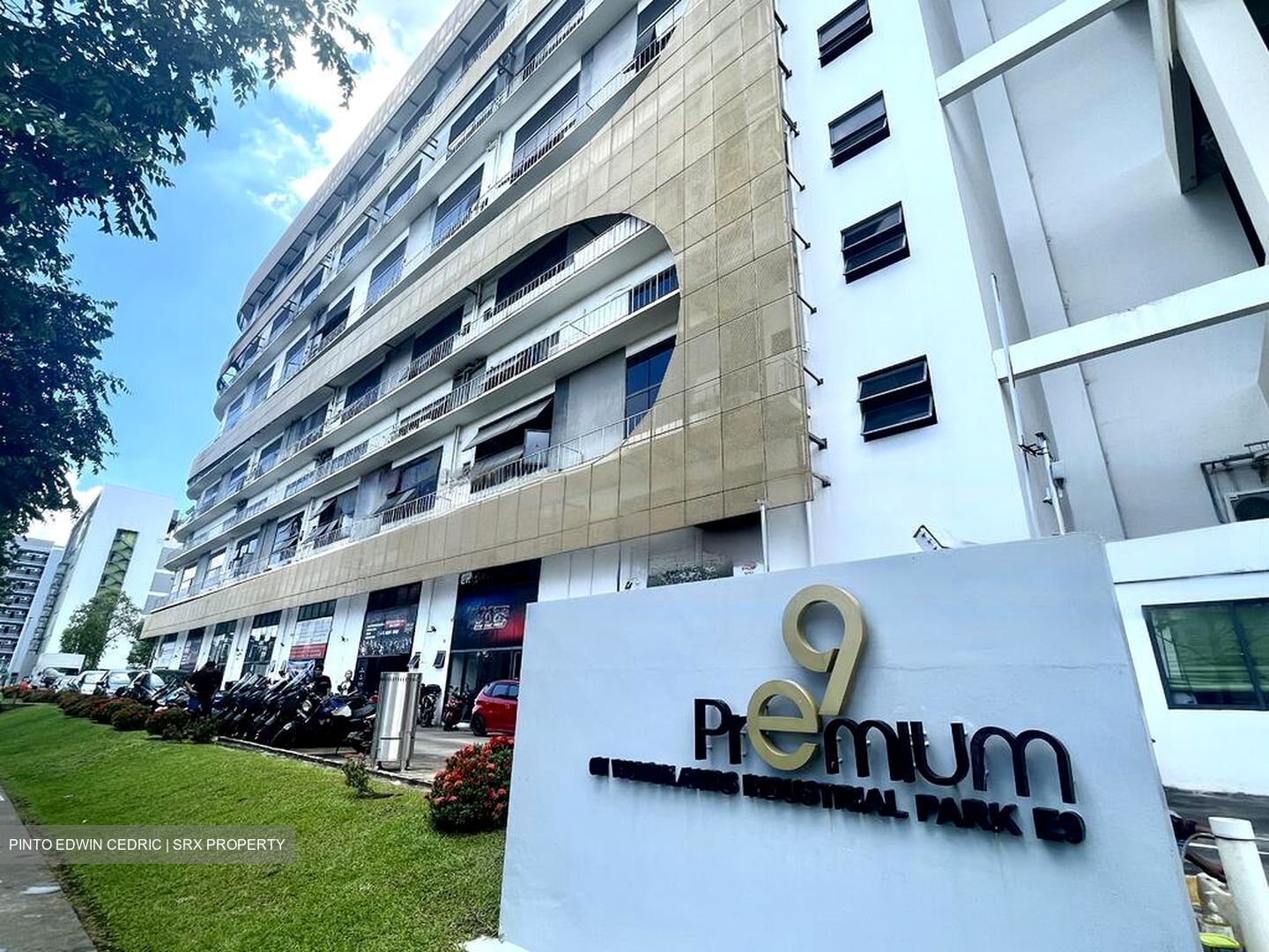 E9 Premium (D27), Factory #465587161